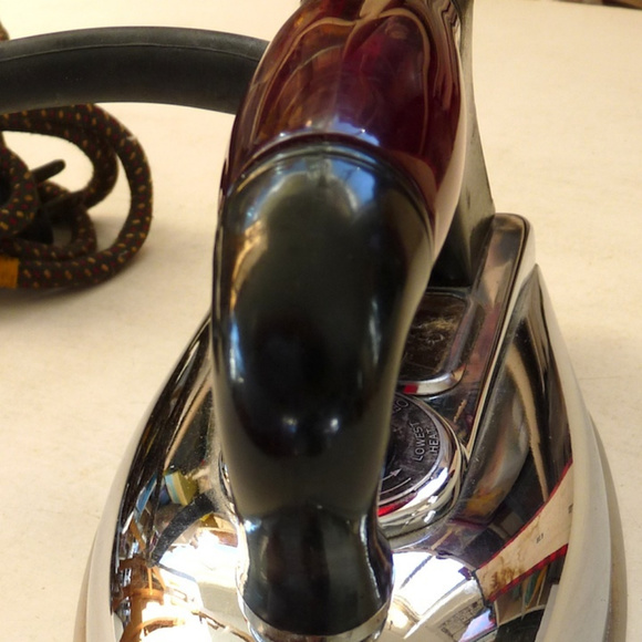 Vintage electric American Beauty iron red lucite - Picture 7 of 8